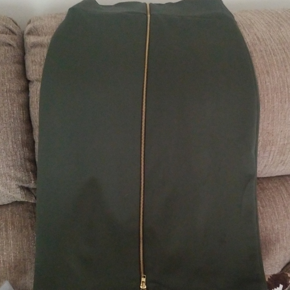 skirt - Picture 3 of 3